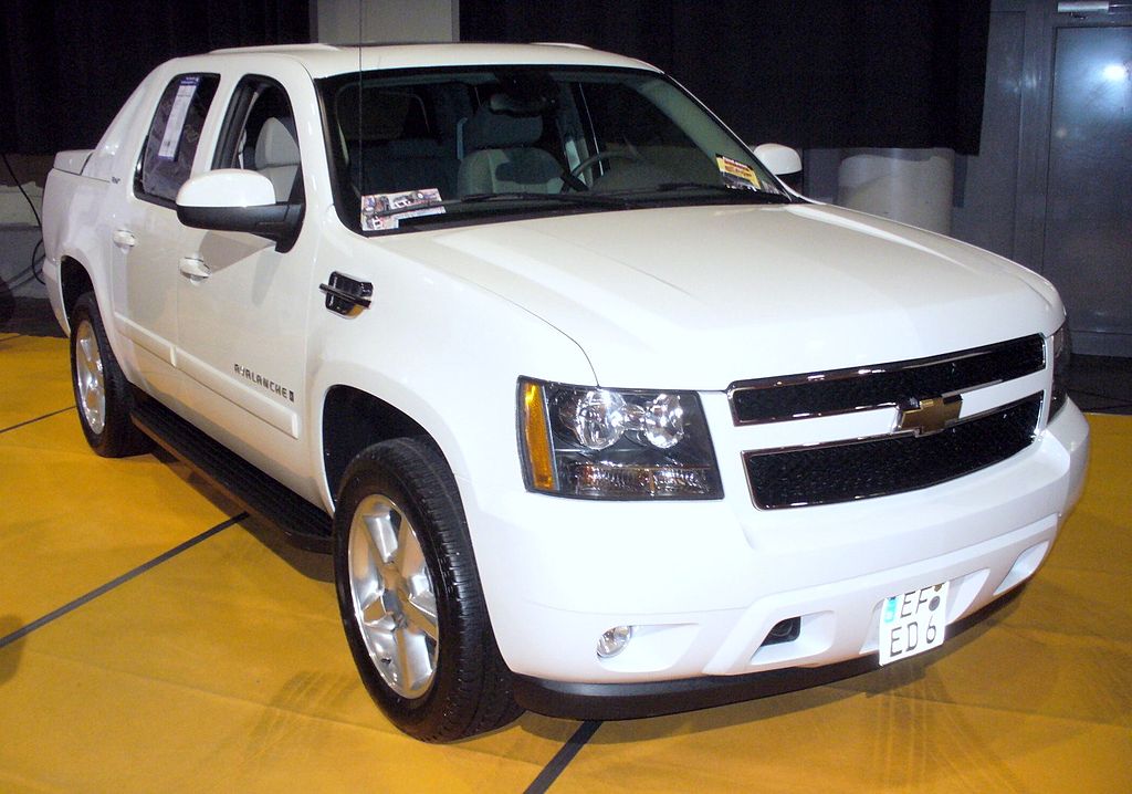 Chevrolet Avalanche Summit Putih