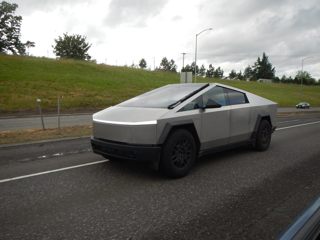 Truk Siber Tesla Cyberbeast 2024