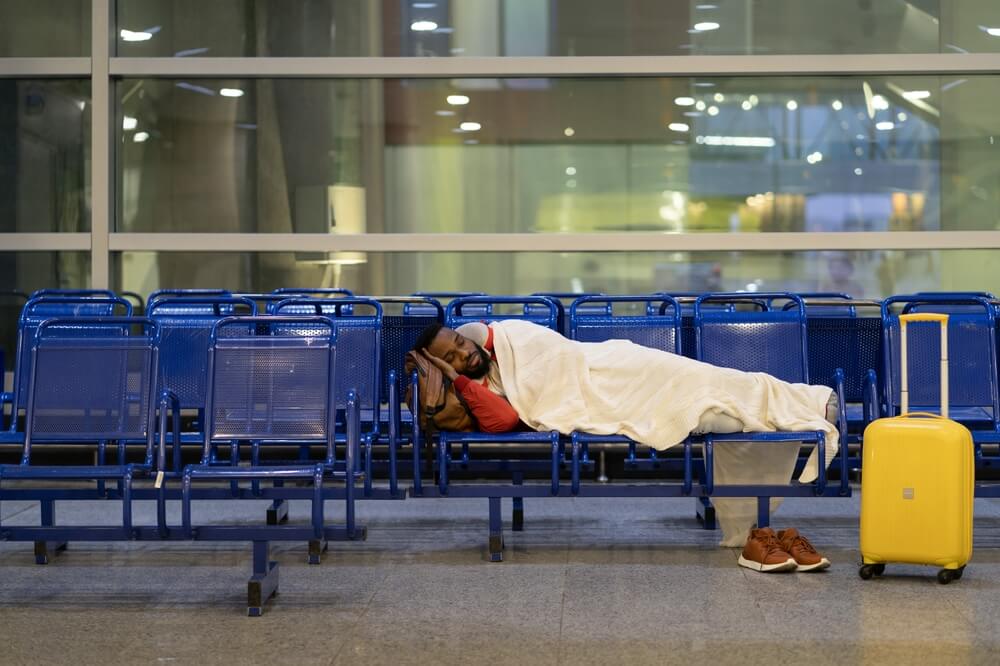 Bisakah Anda tidur di bandara semalaman?