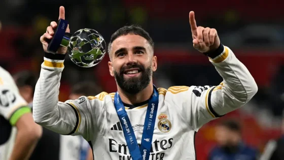 Dani Carvajal melakukan selebrasi usai menjuarai Liga Champions 2024
