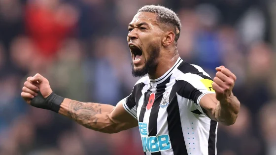 Joelinton, yang bermain untuk Newcastle United di Liga Premier, melakukan selebrasi setelah mencetak gol