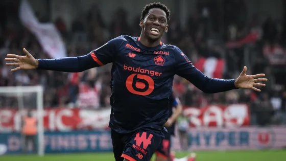 Jonathan David, yang bermain untuk Lille dan Kanada, meninggalkan selebrasi setelah mencetak gol di Ligue 1