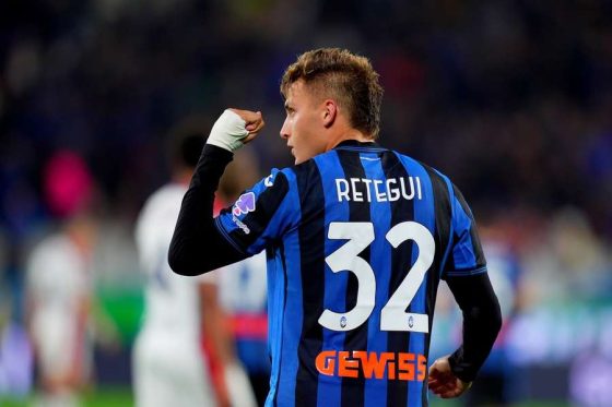 Striker Atalanta Mateo Retegui melakukan selebrasi setelah mencetak gol