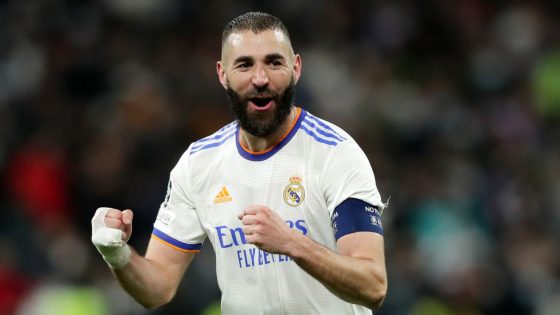 Legenda Real Madrid Karim Benzema, yang memenangkan 5 Liga Champions, merayakannya