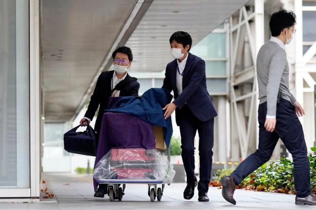 Jaksa tiba di Pengadilan Distrik Chiba pada hari pembukaan persidangan warga negara Australia Donna Nelson karena diduga mencoba mengimpor narkoba ke Jepang, Senin, 18 November 2024, di Chiba, sebelah timur Tokyo. (Foto AP/Eugene Hoshiko) 14156273
