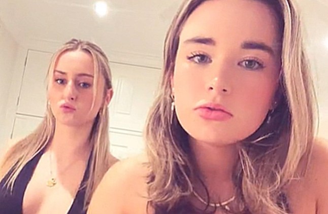 Holly Bowles (KANAN) dan Bianca Jones (KIRI - almarhum), keduanya berusia 19 tahun dan berasal dari Melbourne, jatuh sakit saat menginap di Nana Backpackers Hostel di Laos minggu lalu 14121691 14126689