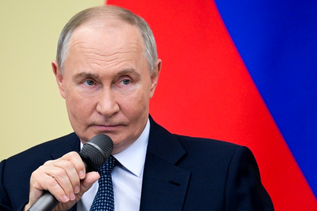 Presiden Rusia Vladimir Putin berbicara saat pertemuan dengan ilmuwan muda di kediaman negara Novo-Ogaryovo di luar Moskow, Rusia, Senin, 2 Desember 2024. (Vladimir Astapkovich, Sputnik, Kremlin Pool Photo via AP)