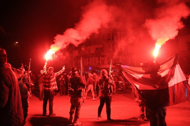 Pemberontak memaksa api menyala di Homs