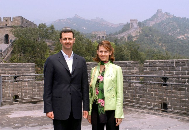 Kredit Wajib: Foto oleh Balkis Press/ABACA/Shutterstock (14981317a) Presiden Suriah Bashar Al Assad dan istrinya Asma berpose saat berkunjung ke Tembok Besar Tiongkok di Badaling 22 Juni 2004. Ini adalah kunjungan pertama presiden Suriah ke Cina. Foto oleh Ammar Abd Rabbo/ABACA. Ibu Negara Suriah Asma Al-Assad dirawat karena kanker payudara - 8 Desember 2024