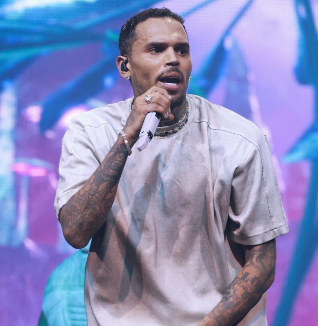 NEW YORK, NEW YORK - 17 JUNI: Chris Brown tampil di atas panggung selama Chris Brown - Tur 11:11 di Barclays Center pada 17 Juni 2024 di New York City. (Foto oleh Kevin Mazur/Getty Images)