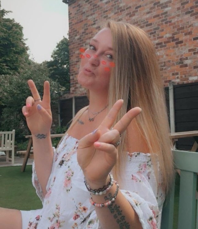 Robyn Taylor, 34, dari Macclesfield, menderita stroke saat mengunjungi keluarganya di Spanyol. Sekarang keluarganya mengumpulkan dana untuk membawanya kembali ke Inggris. Kredit: CheshireLive/MEN