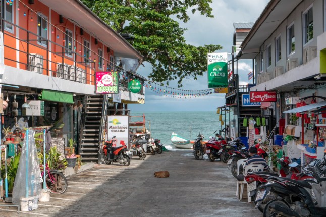 Adegan jalanan Haad Rin Sunrise Beach Ko Pha Ngan Thailand. (Foto oleh: Andrew Woodley/Education Images/Universal Images Group melalui Getty Images)