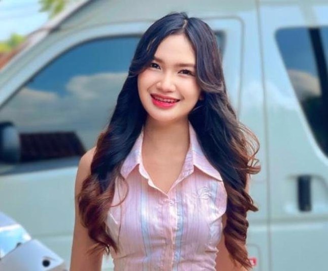 Dua orang tewas setelah pijat 'memutar leher' di festival populer Kematian dua orang di Thailand, yang keduanya dilaporkan menerima pijatan ala Thai yang ketat sebelum meninggal, telah menimbulkan keterkejutan dan menimbulkan pertanyaan tentang keamanan pijat di Asia Tenggara. Penyanyi Thailand Chayada Prao-hom, juga dikenal sebagai Ping Chayada, 20, meninggal pada 8 Desember di sebuah rumah sakit di kota timur laut Udon Thani setelah mengaku dia lumpuh akibat serangkaian tiga pukulan. 