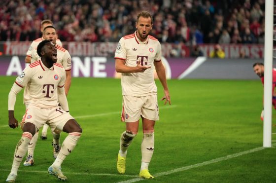 Striker Bayern Munich merayakan setelah mencetak gol
