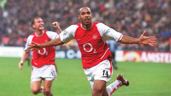 Thierry Henry, yang mencetak 50 gol Liga Champions, melakukan selebrasi setelah mencetak gol untuk Arsenal