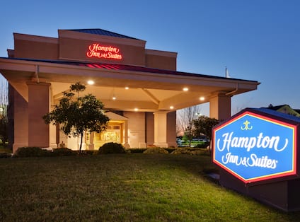Eksterior hotel dengan tanda