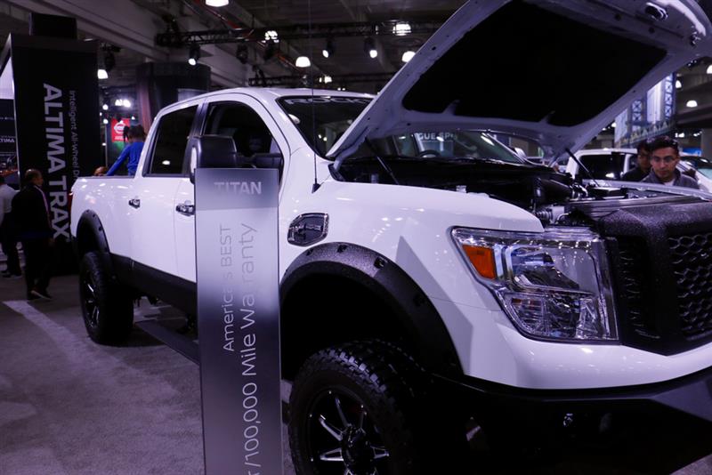 Nissan Titan terbuka 