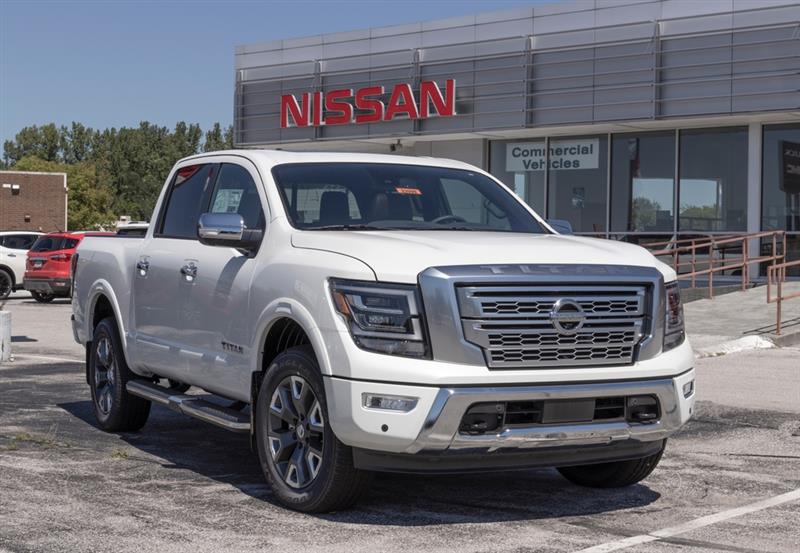 Nissan Titan Putih