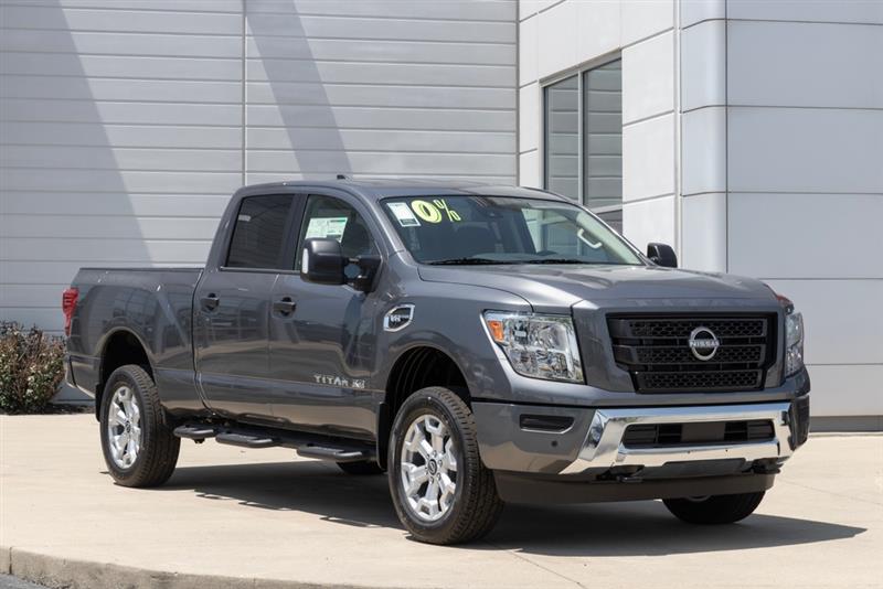 Model Nissan Titan berbeda