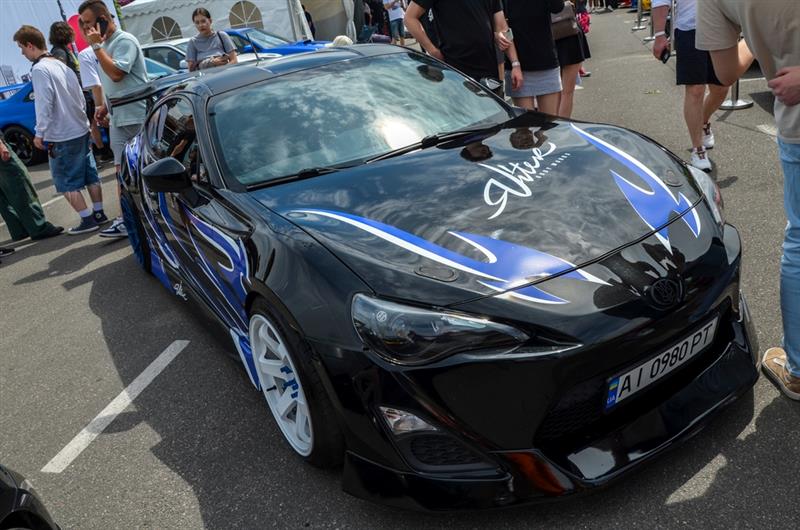 Toyota Scion FR-S memulai debutnya pada tahun 2013. Itu merupakan bagian dari kolaborasi antara Toyota dan Subaru. Baca untuk mengetahui lebih lanjut!