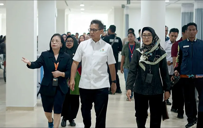 Ke Sumenep, Menkes RI Budi Gunadi Tinjau RS BHC