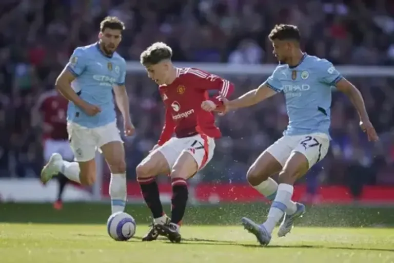Manchester City Didenda Rp23 Miliar karena Terlambat Memulai Laga