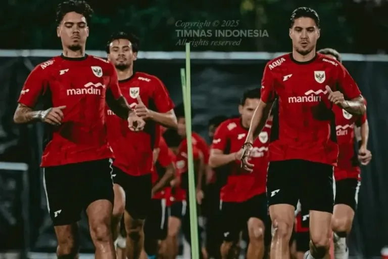Jelang Lawan Lebanon, Kluivert Andalkan Skema Baru dan Tinggalkan Warisan Shin Tae-yong